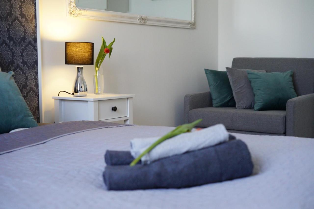 Small Residence - Apartamenty Sienkiewicza キェルツェ エクステリア 写真